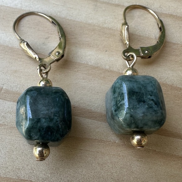 VTG Lever Back Earrings 1" Green Natural Nephrite Jade Bead 1/20 14K Gold Filled - Picture 2 of 11